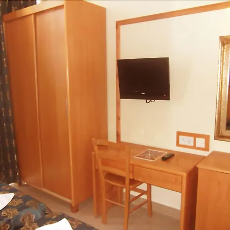 Alexandra Hotel-3